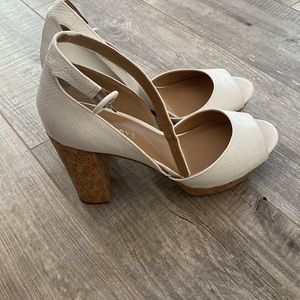 Sun + stone white heels size 9 1/2.  Perfect condition!